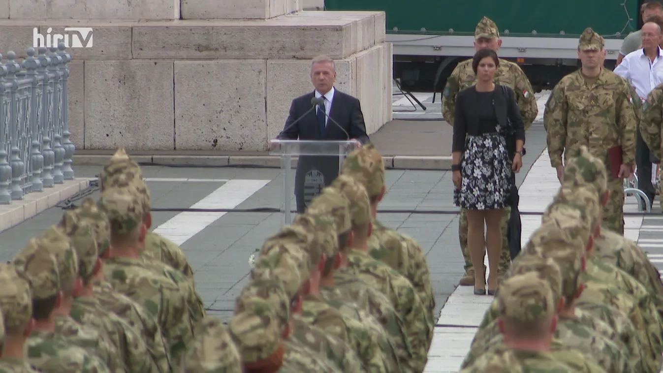 Altisztavatás a Hősök terén