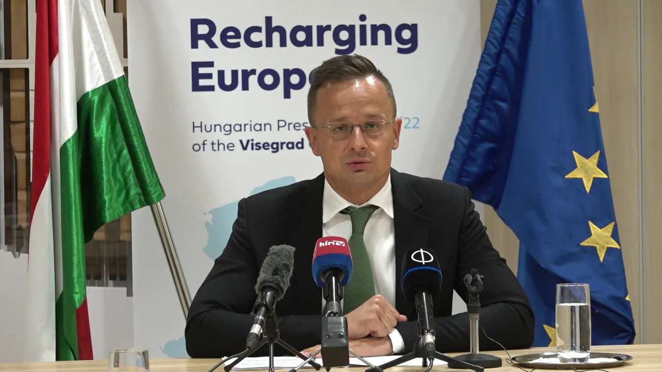 Szijjártó Péter: A járványok és a migráció határozza meg a következő éveket