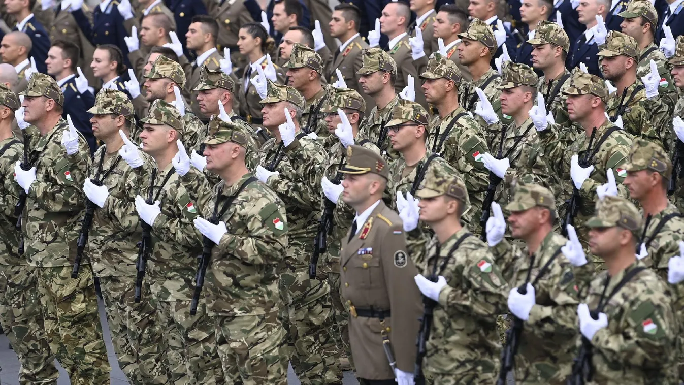 Benkő: A kormány elkötelezett az erős Magyar Honvédség létrehozásában