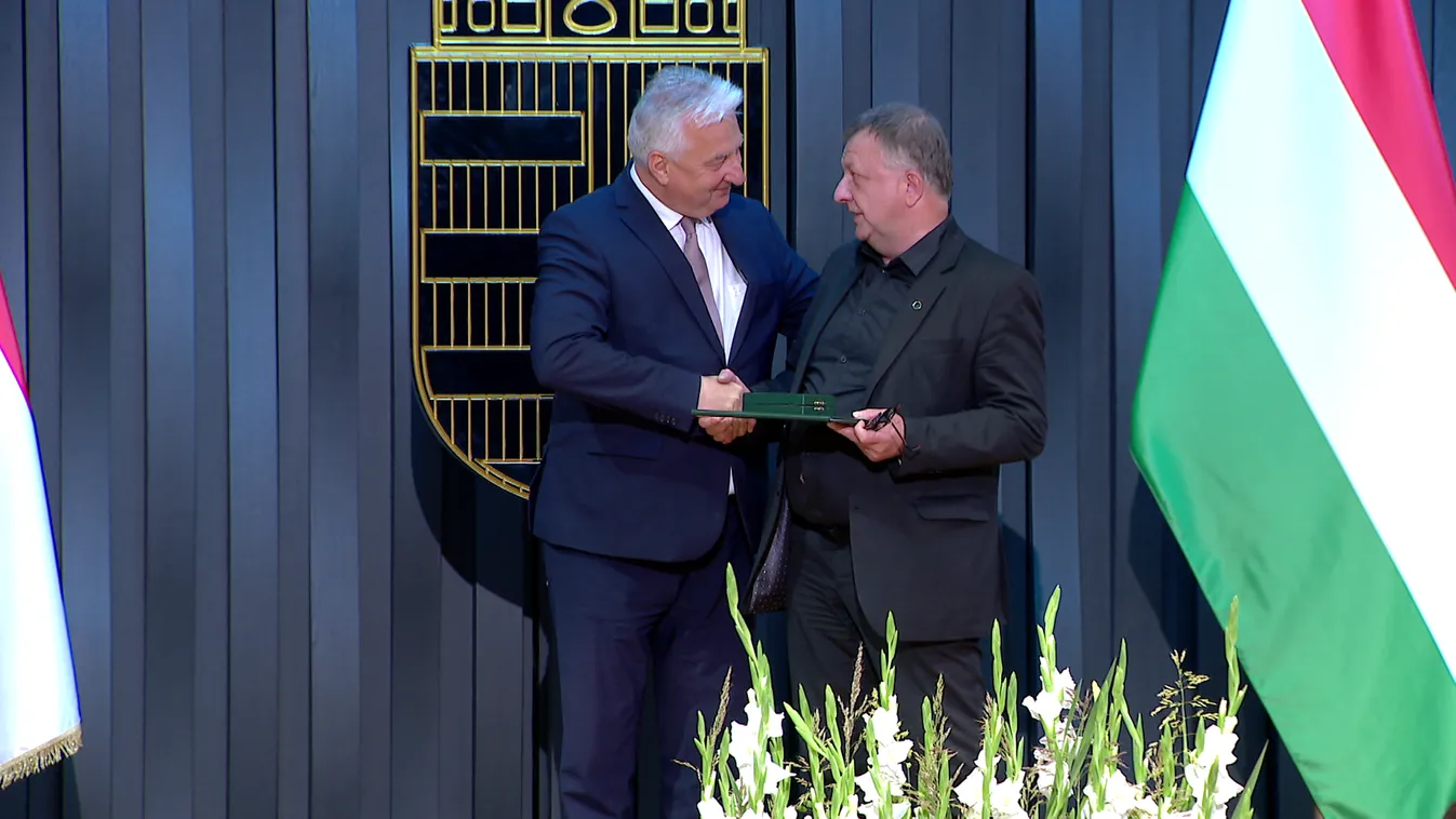 Átadták az állami kitüntetéseket és a Kallós Zoltán Külhoni Magyarságért Díjakat