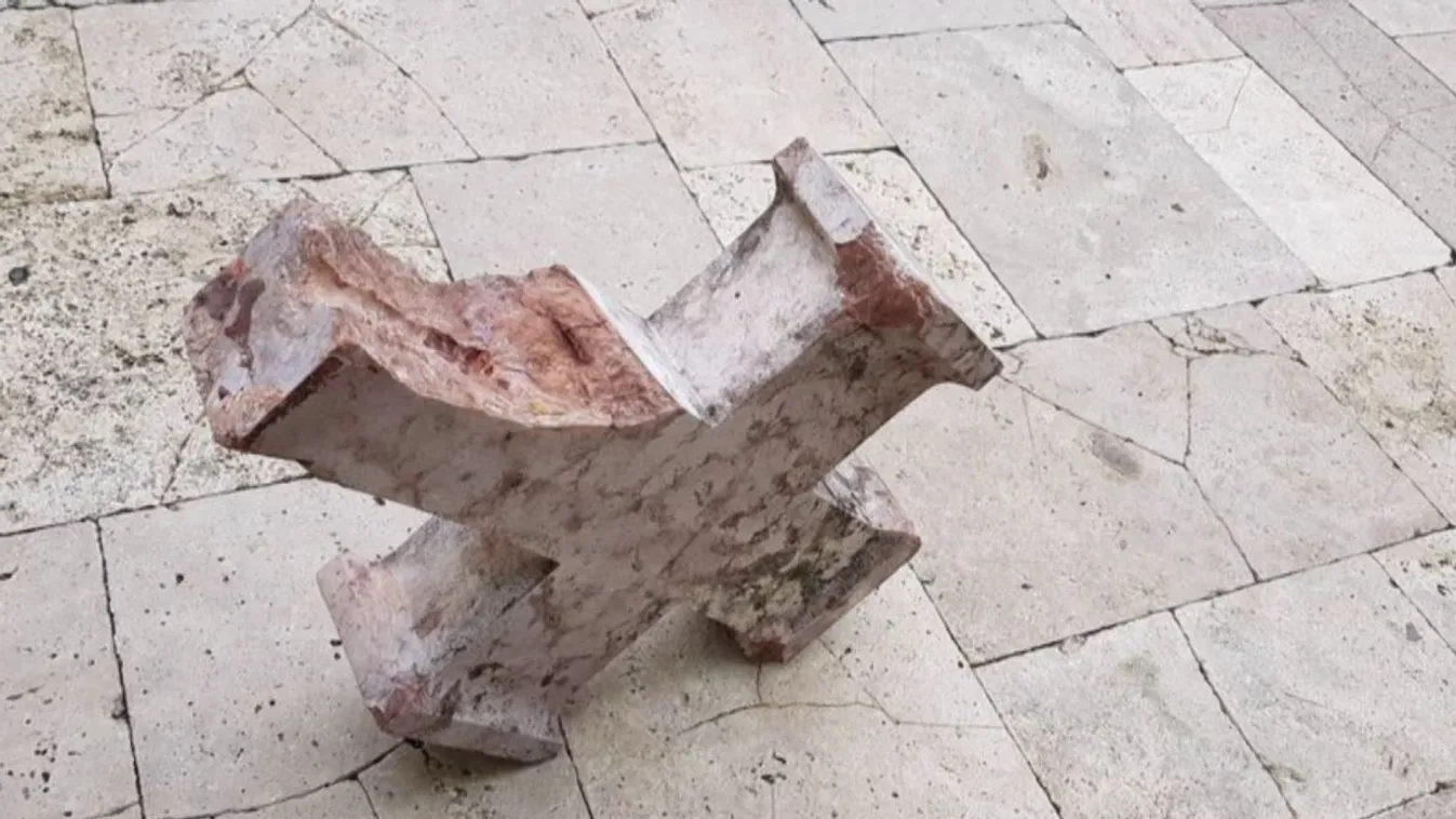 Megrongálták az Országalmát