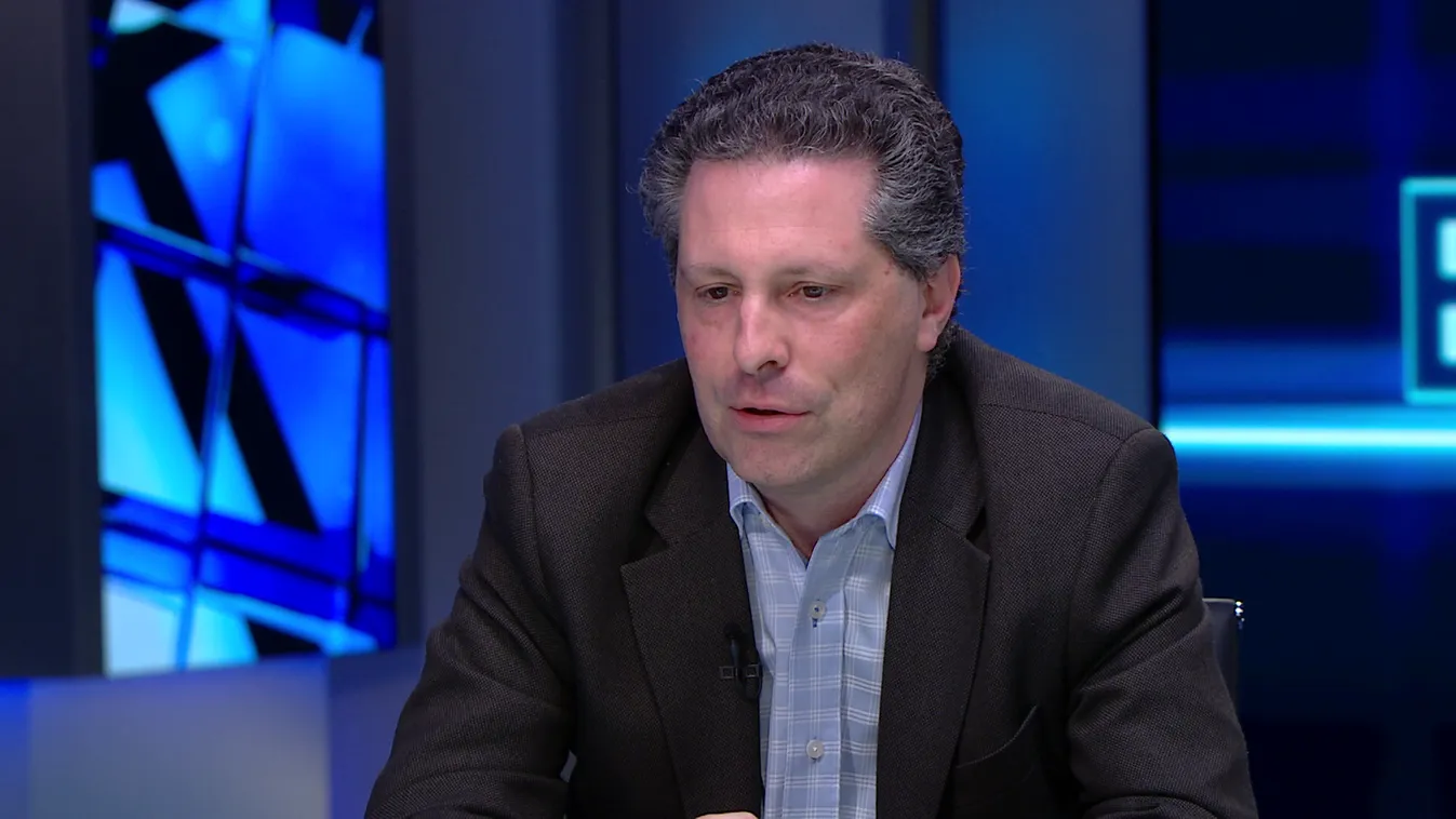 Schiffer András: Rinocéroszbőrrel támogatja a balliberális értelmiség Tóth Pétert