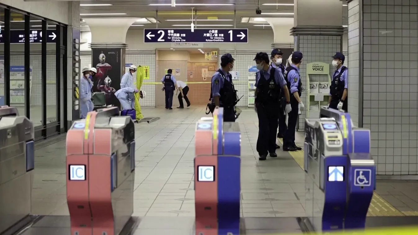 Késelés a tokiói vonaton