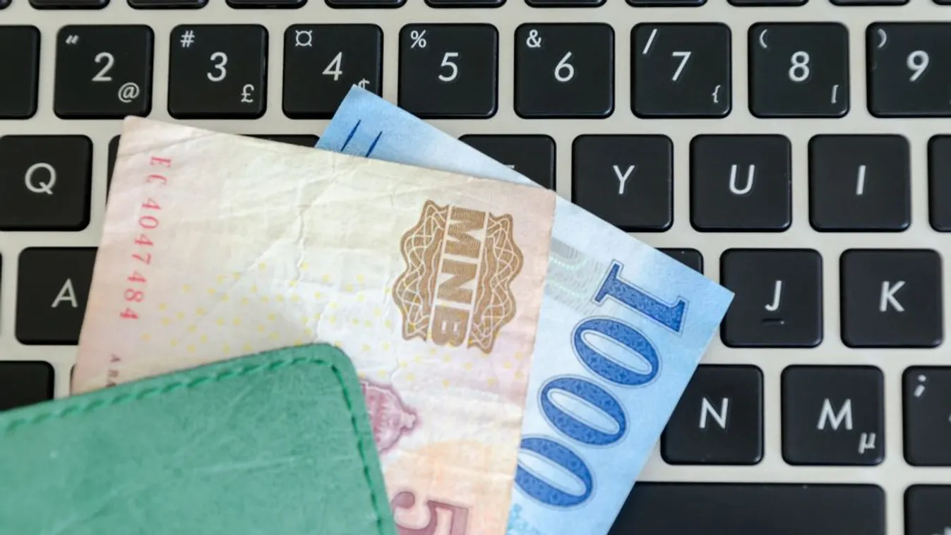 Online tanulásra kiadott laptopot értékesített a szülő