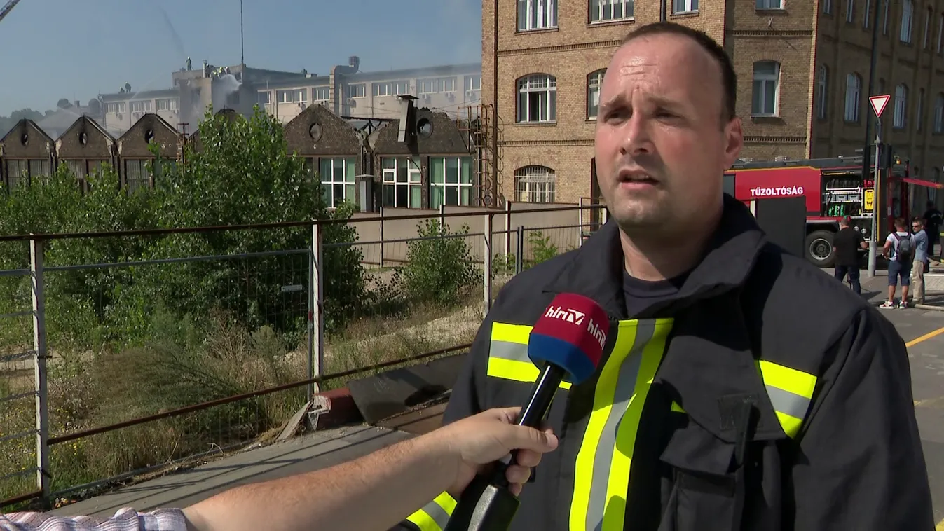 Kigyulladt egy raktár a Kerepesi úton