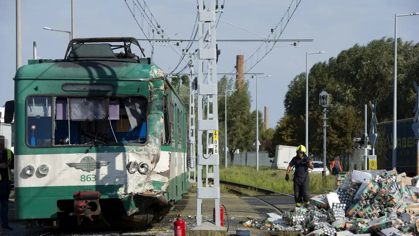 Elfogták a sofőrt, aki kamionjával nekiütközött a soroksári HÉV-nek