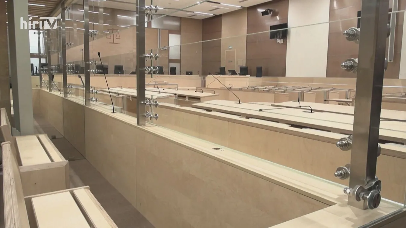 Bíróság előtt a párizsi terrortámadás feltételezett elkövetői