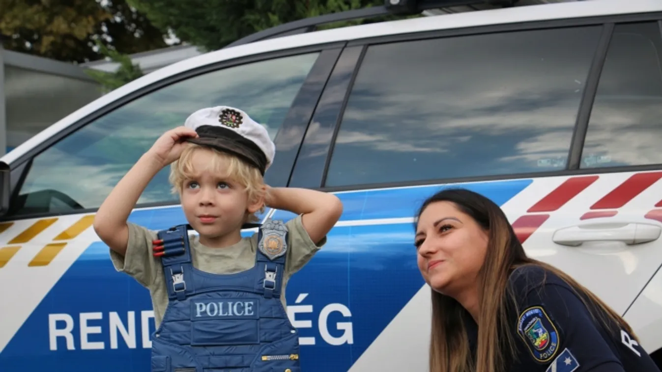 Meglepték az ünnepeltet a siófoki rendőrök