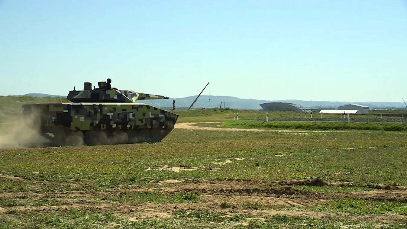 Bokrétaünnep a LYNX-harcjárműgyárban