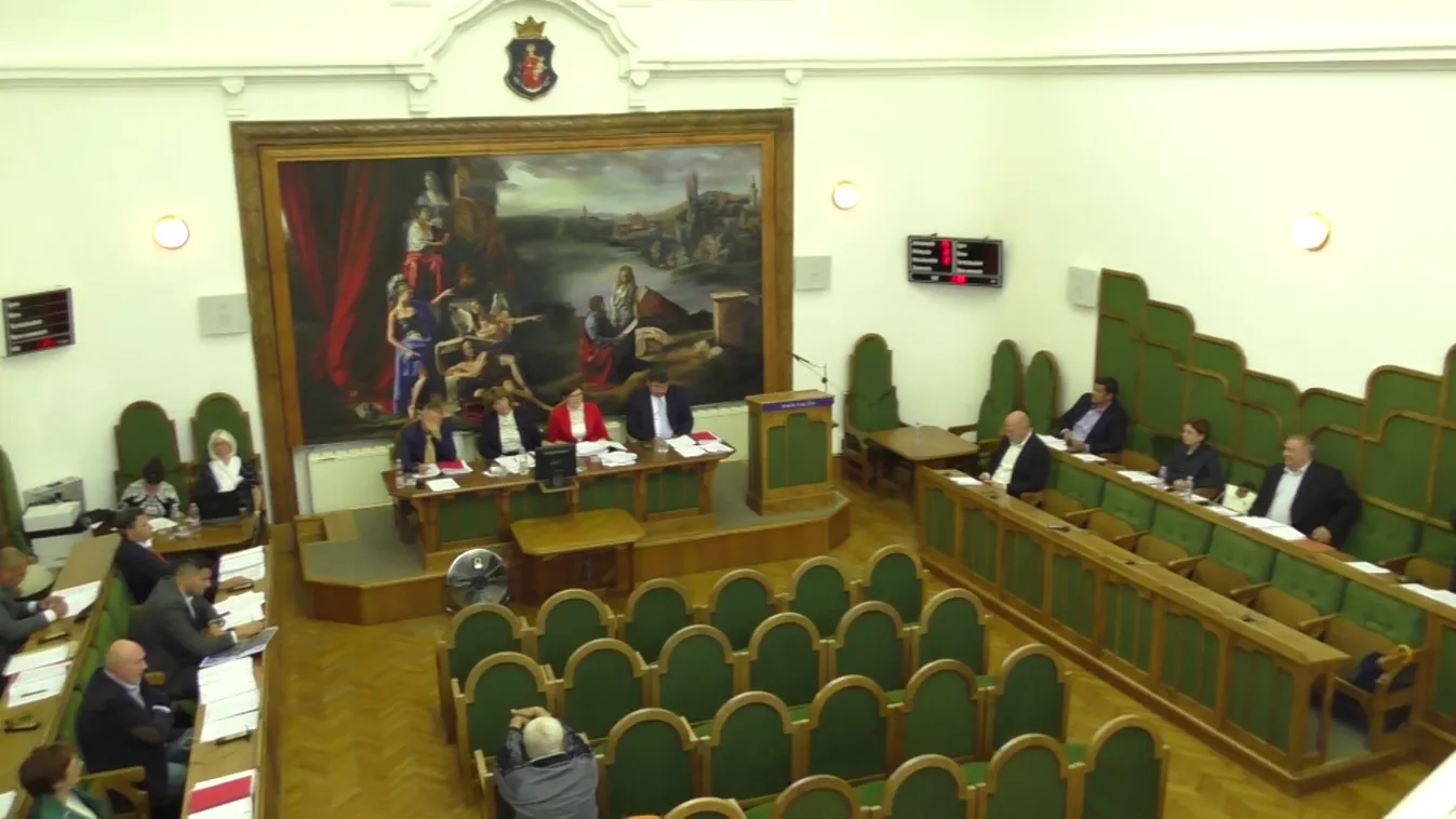 A városi ellenzéki sajtót hibáztatja Vác balliberális vezetője