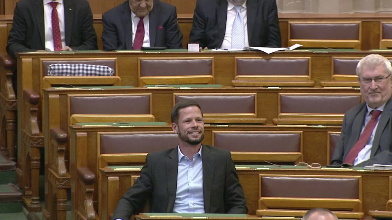 Kommunista győzelmet ajánlott a kormányoldal figyelmébe Tordai Bence az Országgyűlésben