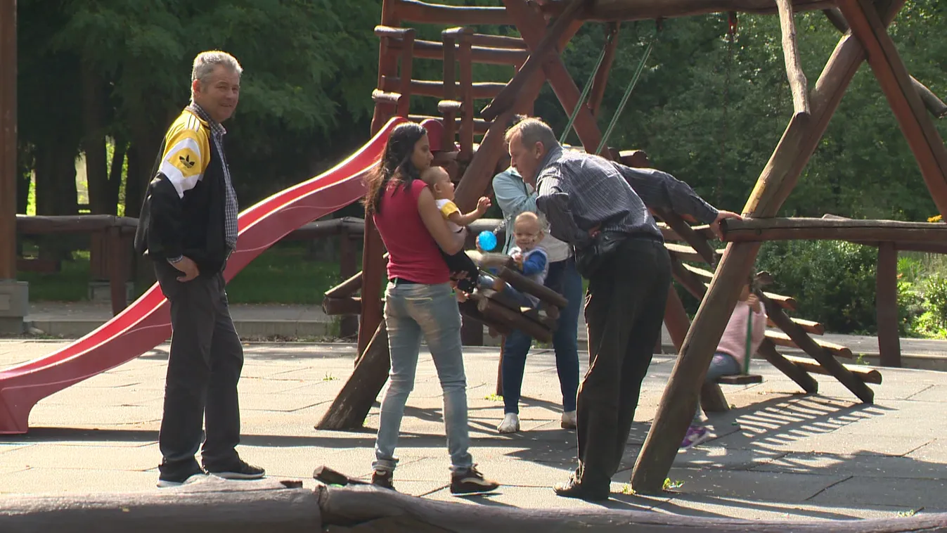 A szülők automatikusan visszakapják a 2021-ben befizetett adójukat