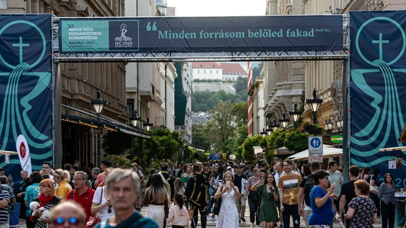 Budapesten a katolikus világ szeme