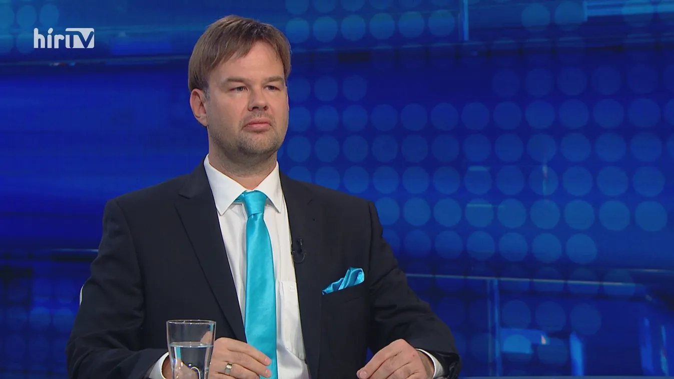 Cservák Csaba: Óriási probléma, hogy az unió a gazdasági jellegű kifizetéseket értékvitáktól teszi függővé