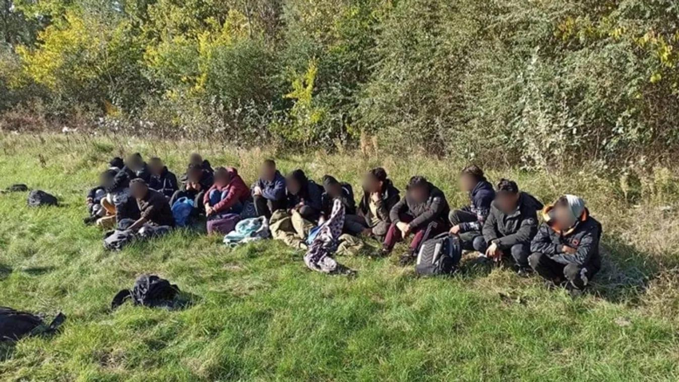 Illegális migránsokat tartóztattak fel Csikériánál