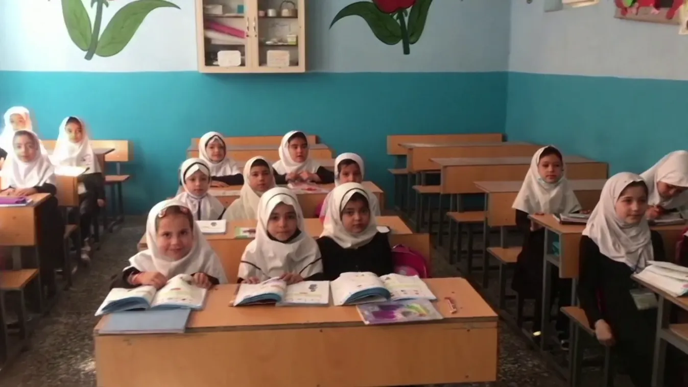 Diákokat menekítettek ki Kabulból