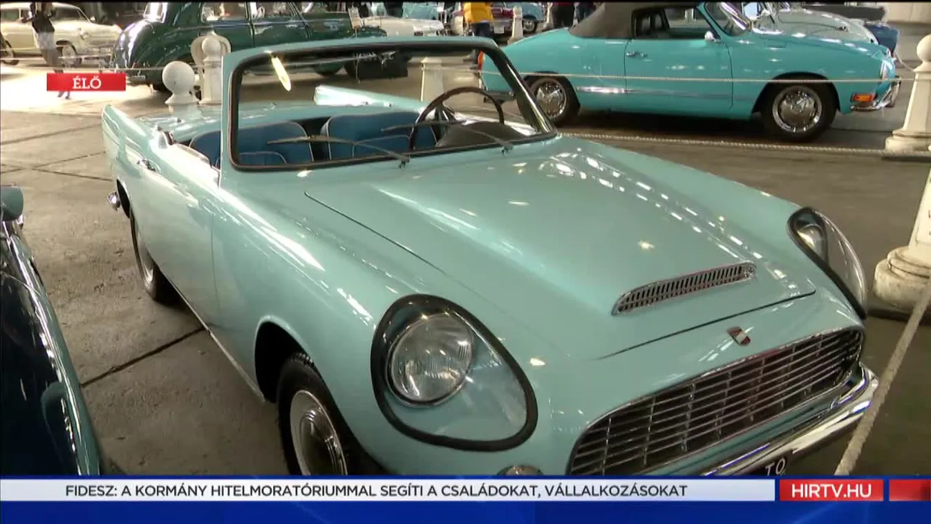 Radar - Veterán autókkal a mozdonyok mellett