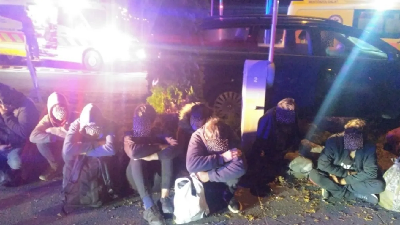 Oszlopnak hajtott egy embercsempész az 1-es főúton