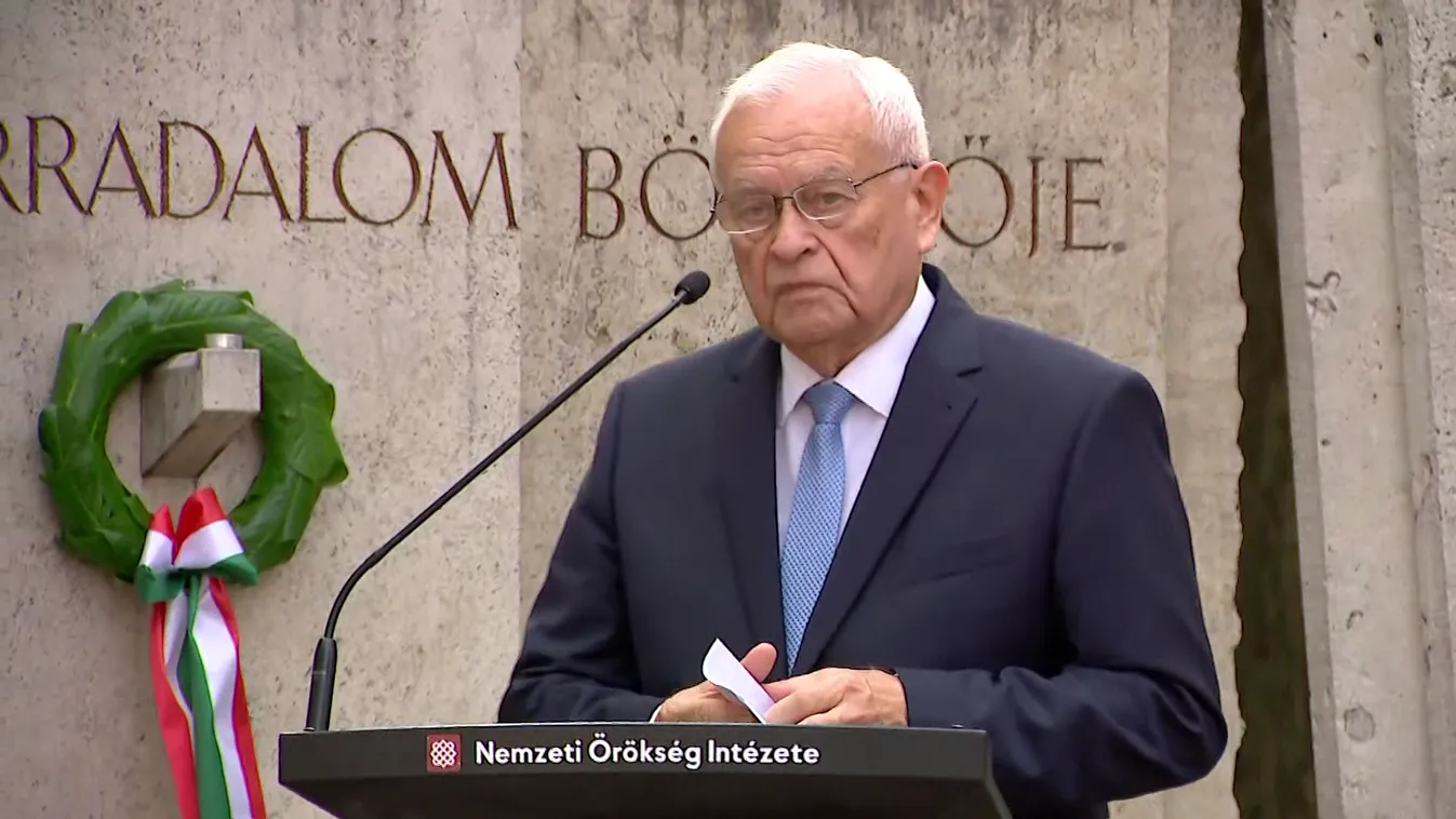 Koszorúzás a műegyetemi emlékműnél