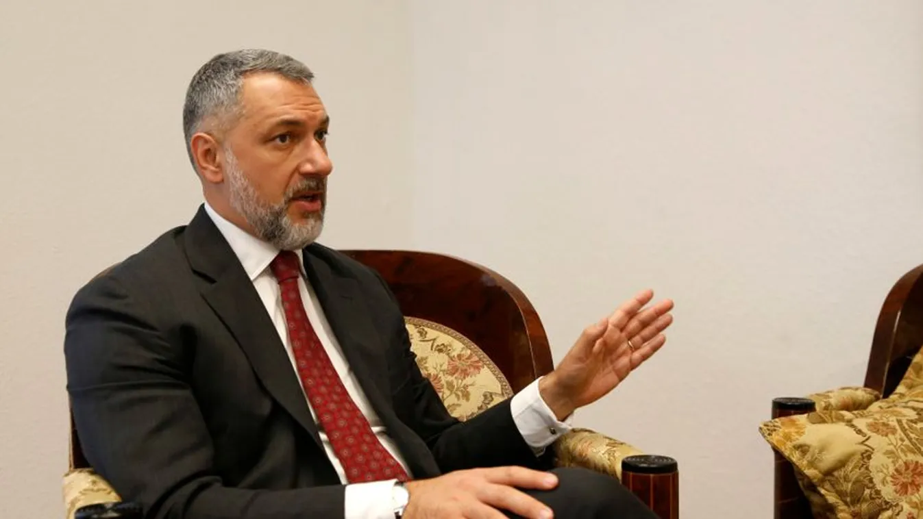 Lázár János: Budapest hagyjon levegőt az országnak!