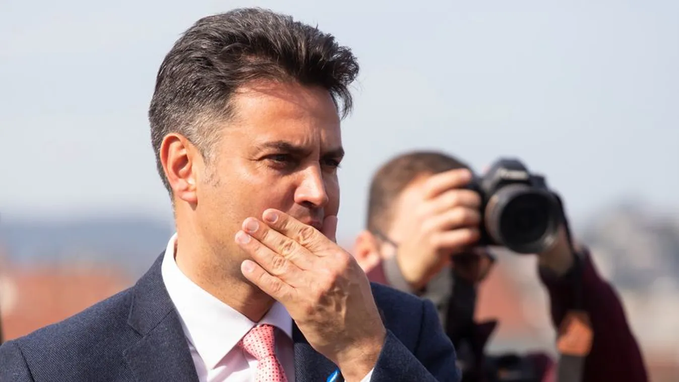 Saját követői szedték szét a határon túliakról posztoló Márki-Zayt