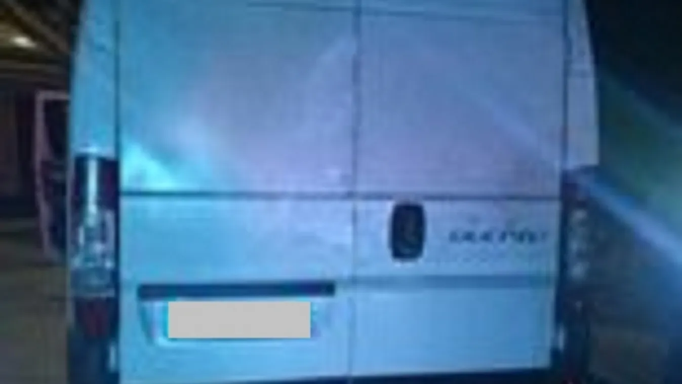 Újabb embercsempész és 24 migráns