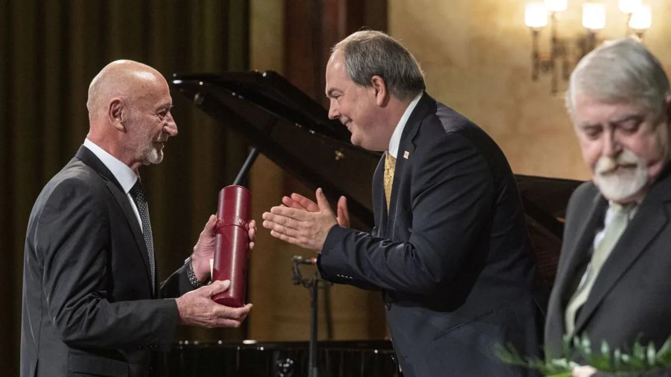 Idén hat alkotót választottak a nemzet művészének