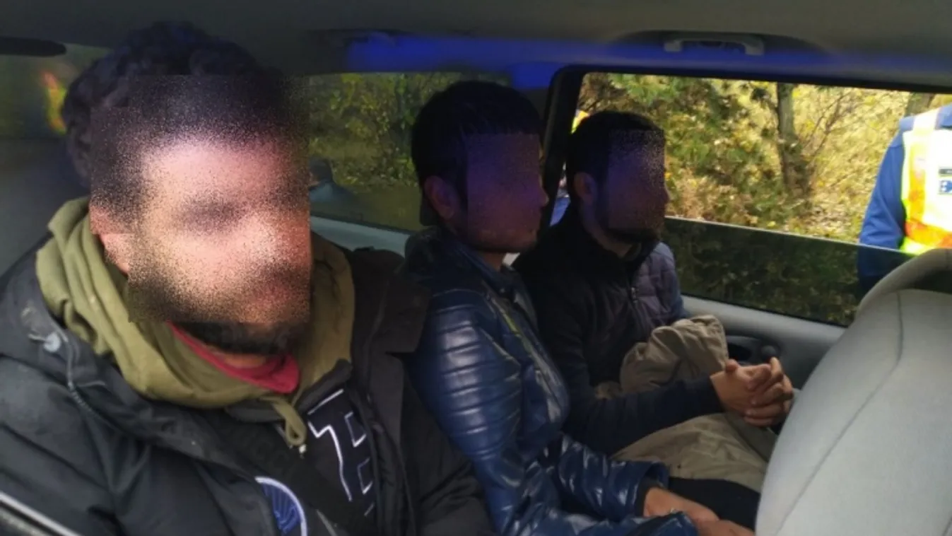 Két gépkocsi – két embercsempész – nyolc migráns