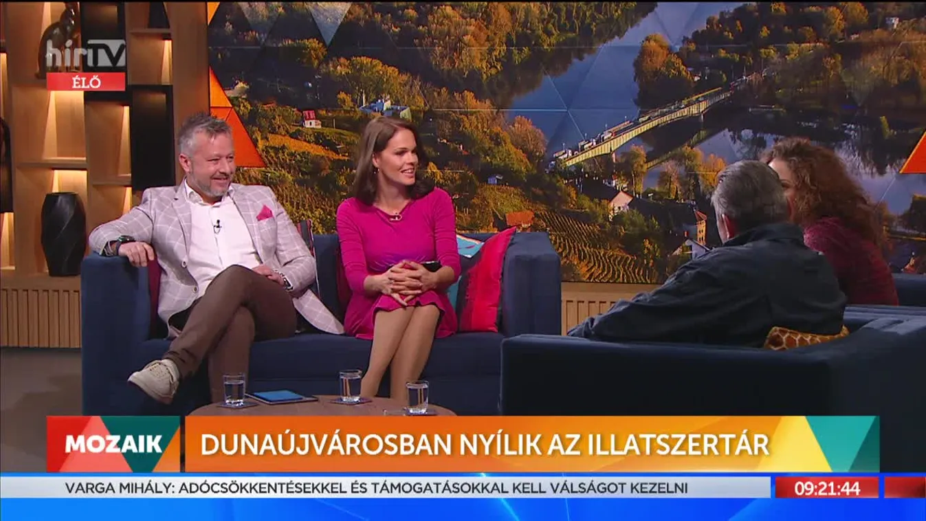 Mozaik - Dunaújvárosban nyílik az illlatszertár