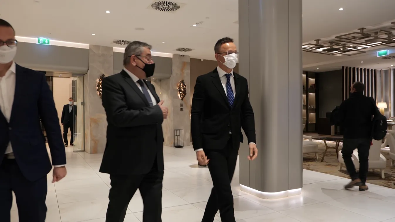 Szijjártó: a gazdaságunk egyik zászlóshajója a hazai gyógyszeripar