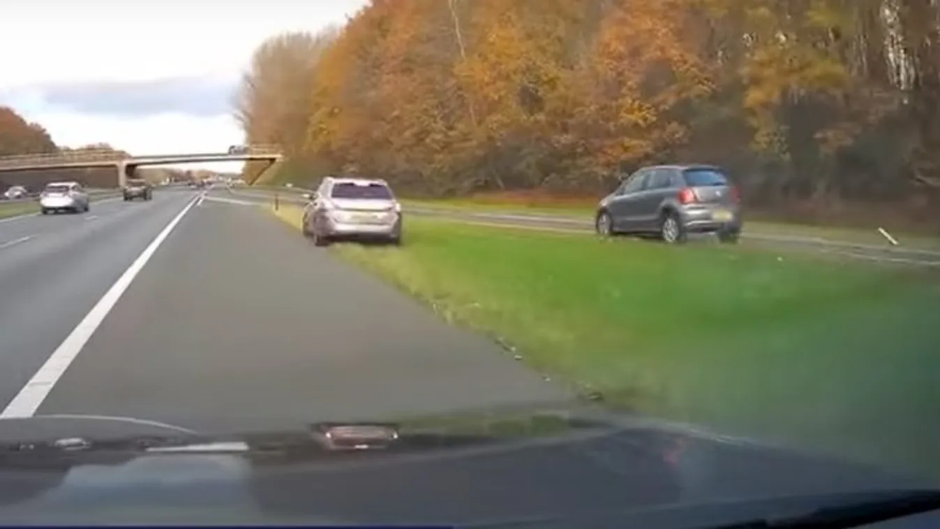 Videón, ahogy egy eszméletét vesztett sofőrrel haladó autót megállít egy másik autós