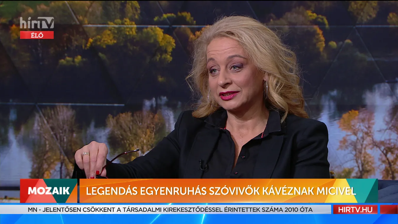 Mozaik: Legendás egyenruhás szóvivők kávéznak Micivel