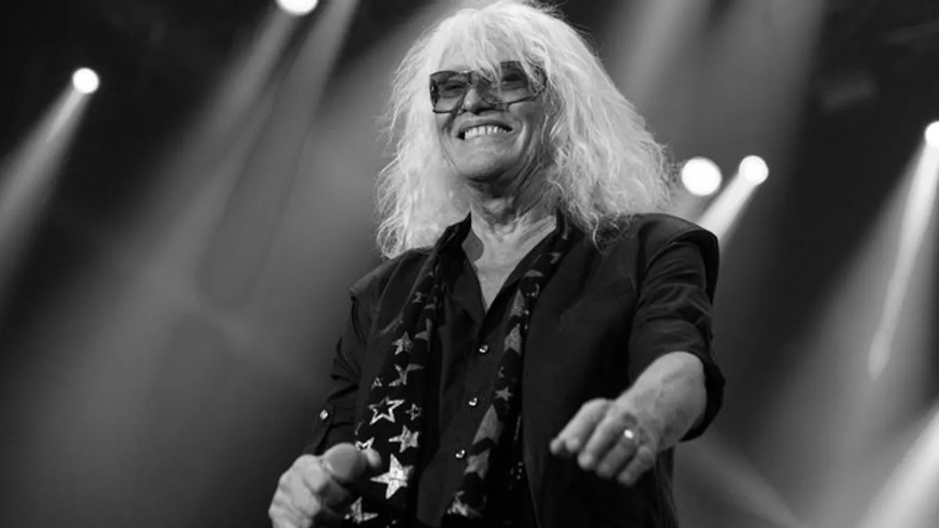 Elhunyt Kóbor János