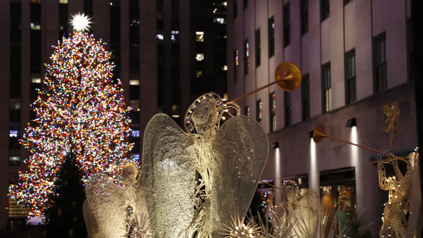 Idén újra közönség előtt kapcsolták fel a New York-i Rockefeller Center karácsonyfájának fényeit