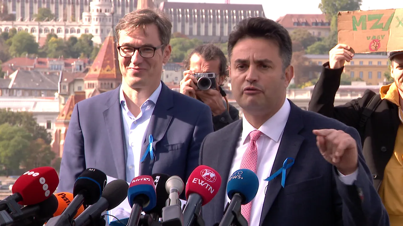 Hollik István: A kormány támogatja az időseket