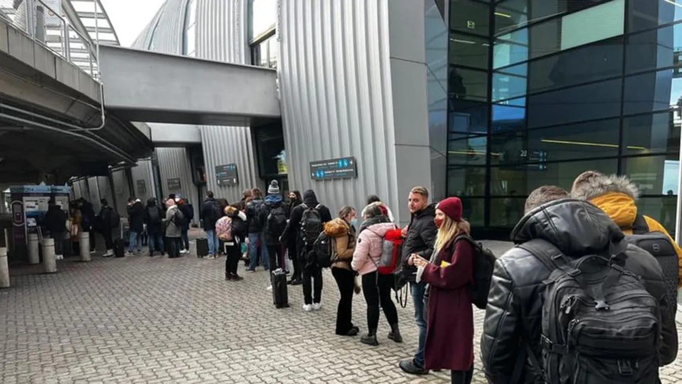 A reptéren is ritkítják a BKK-jegyautomatákat