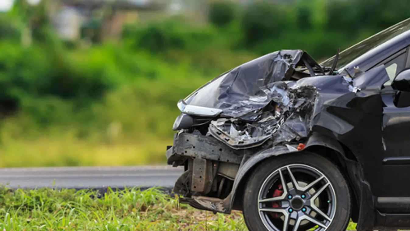 Mentővel ütközött- életét vesztette a jármű utasa