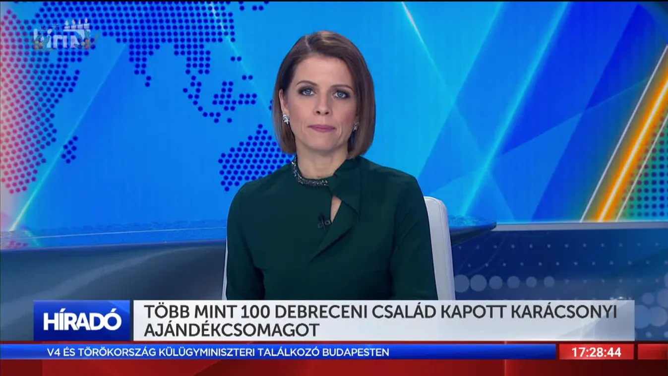Több mint 100 debreceni család kapott karácsonyi ajándékcsomagot