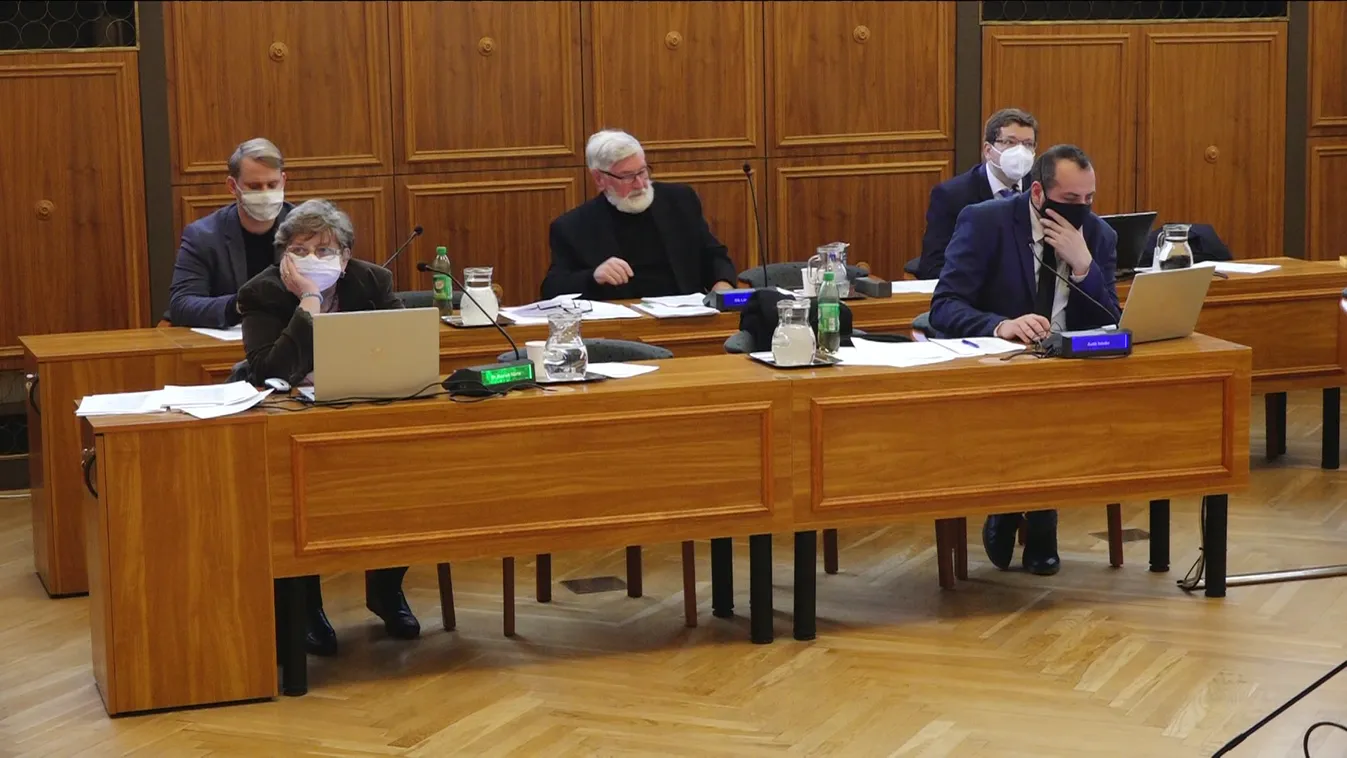 Pécs jelenlegi vezetése rossz irányba halad