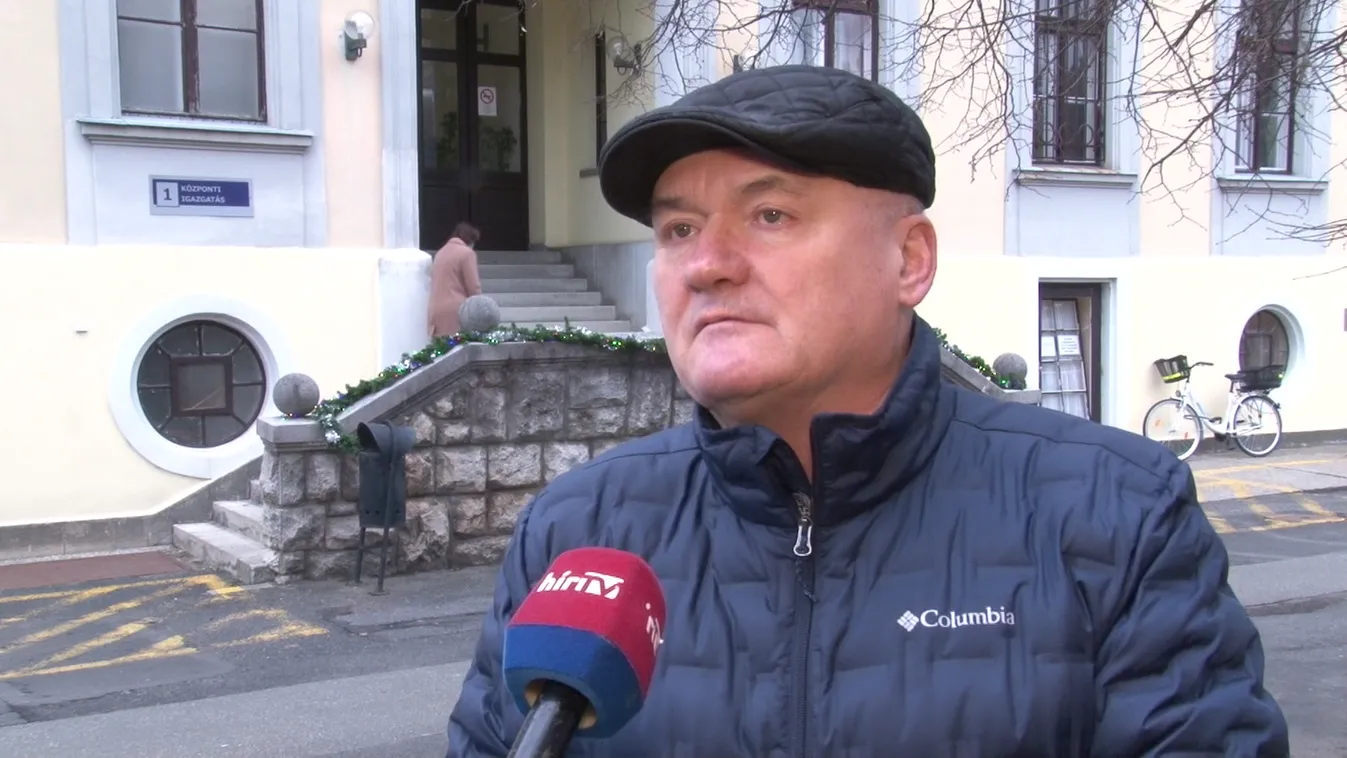 Ételt ajándékozott Hende Csaba