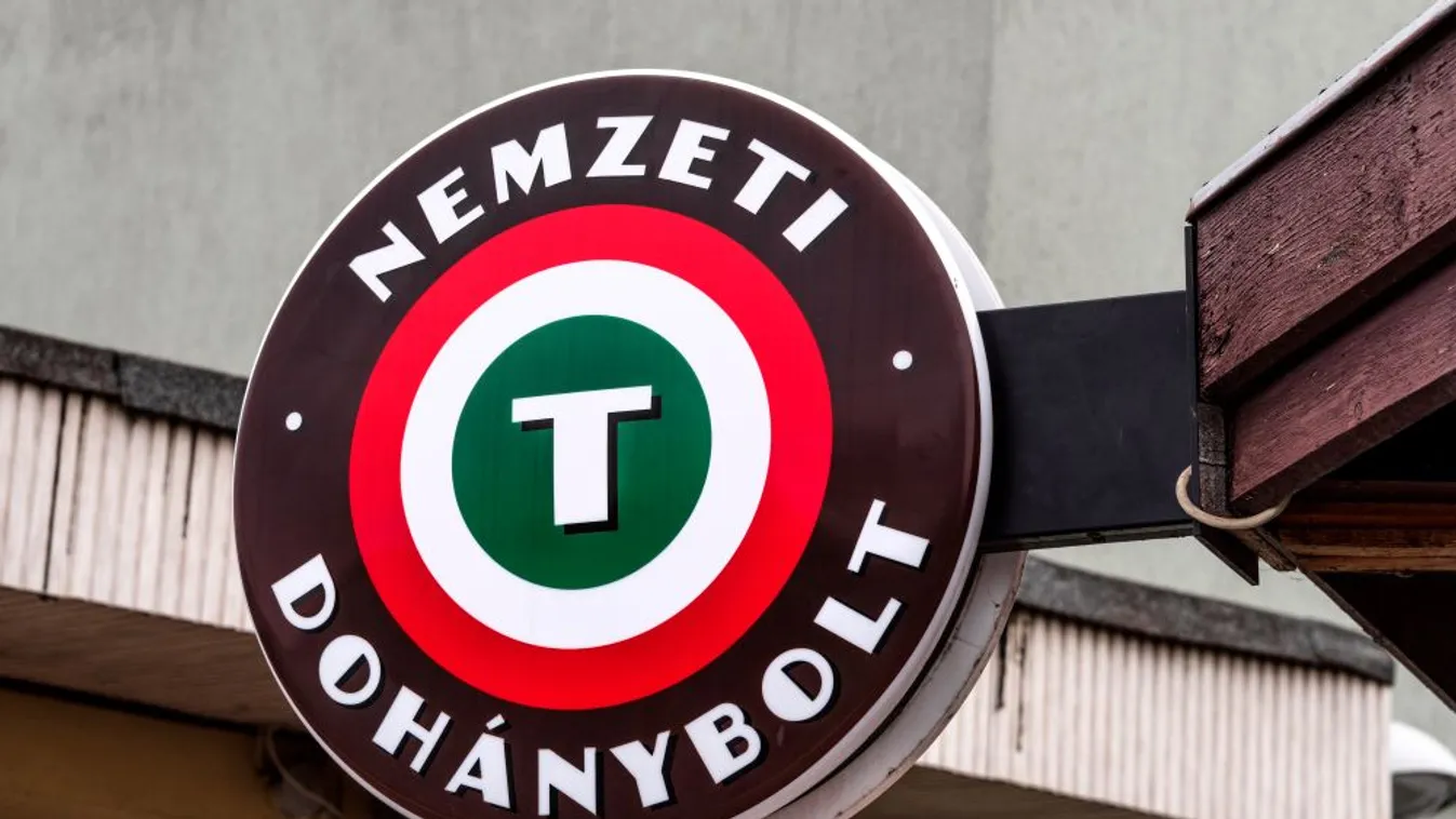 Lefejelte a vásárlót, aki csak a dohányboltba akart bemenni - videóval