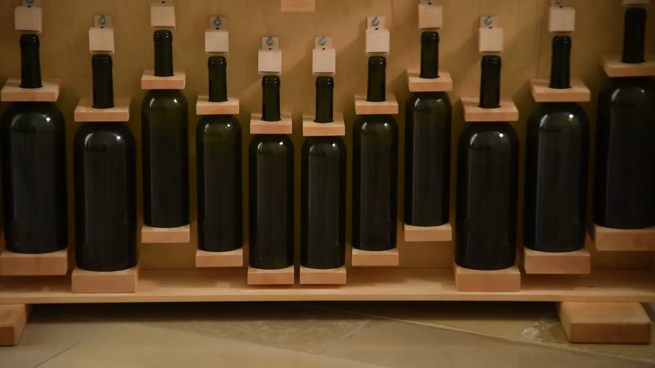 Radar - Borosüvegekből orgona