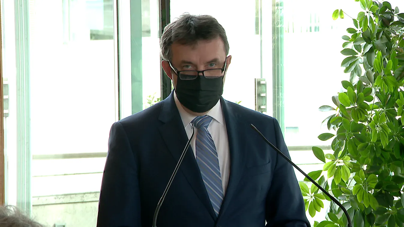 Átadták az ITM és az OTP Bank együttműködésével elkészült szuperszámítógépet