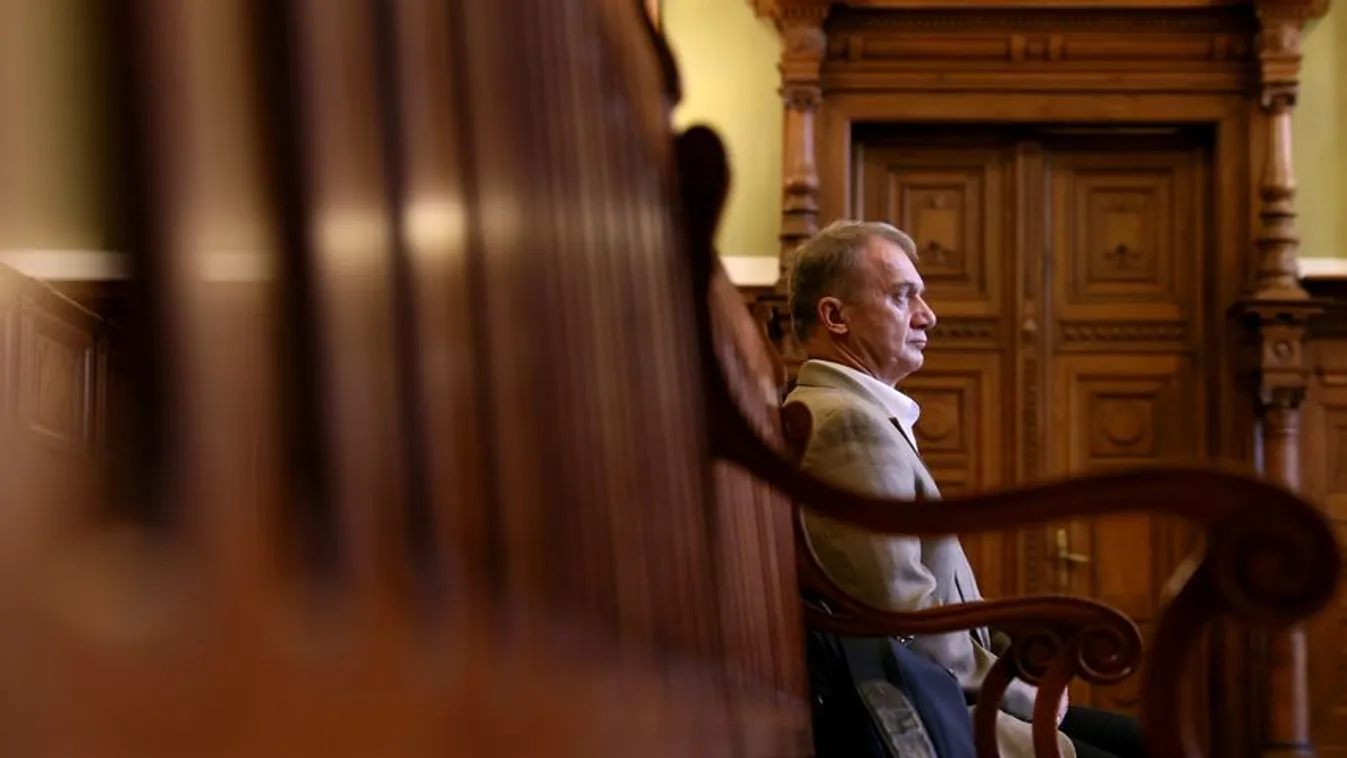 Bíróság elé áll Varju László