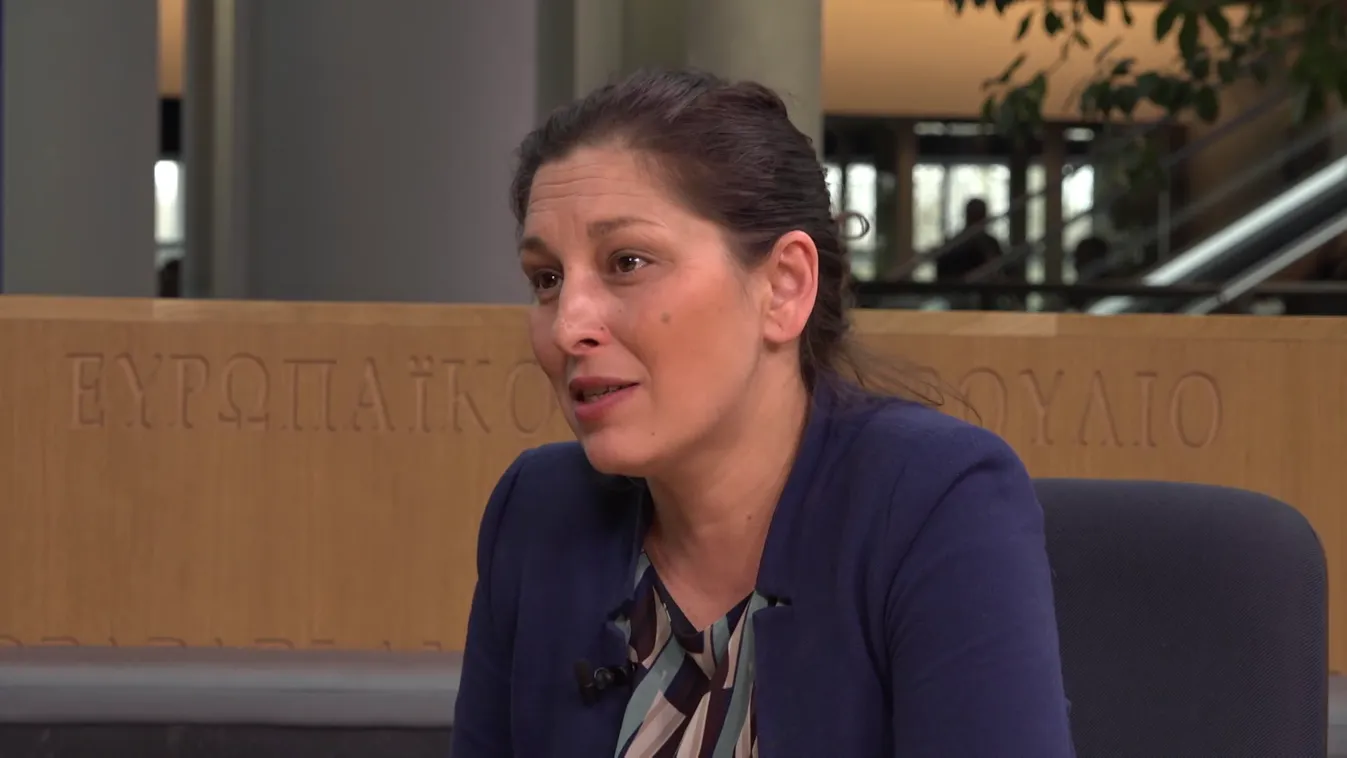 Visszalépett Járóka Lívia