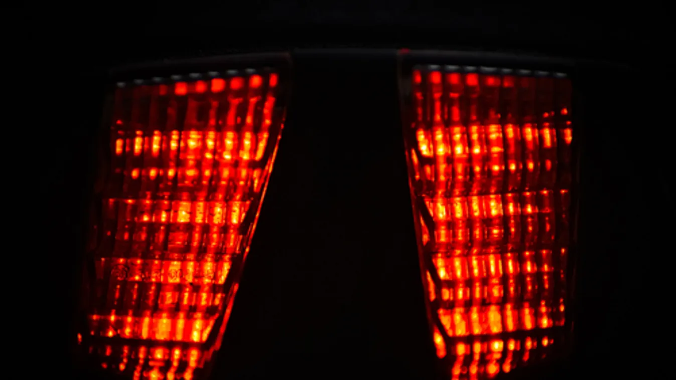 Büntetőfékezéssel torolta meg a szerinte lassú haladást + videóval