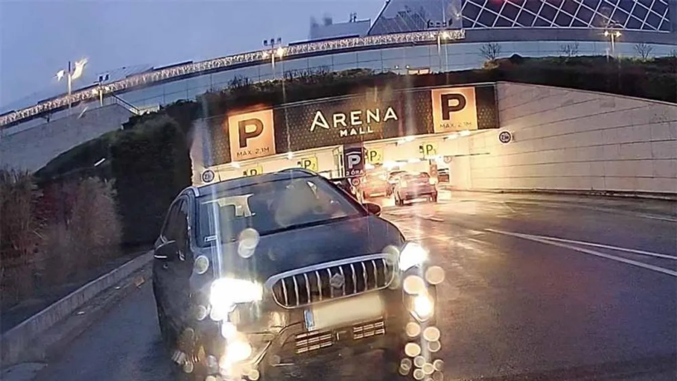 VIDEÓ: Volt egy kis gond a két ünnep között az Arena Mall bejáratánál