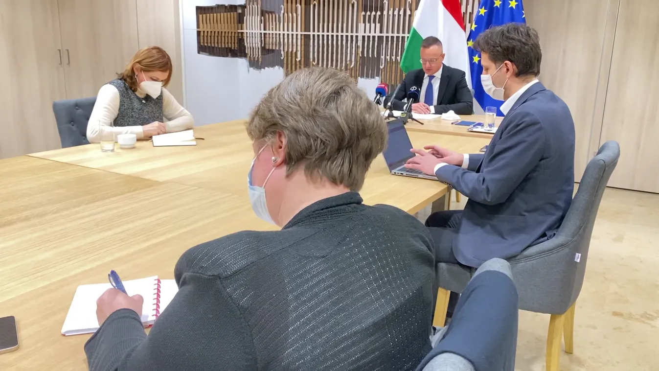 Párbeszédet sürgetett a külügyminiszter