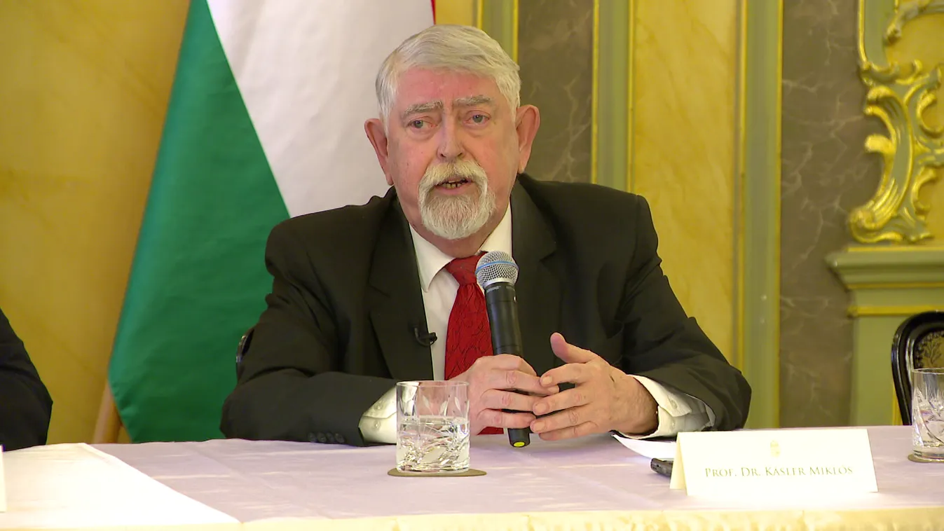 Kásler Miklós: Az orosz-ukrán háború menekültjei számára is lesz elég vakcina