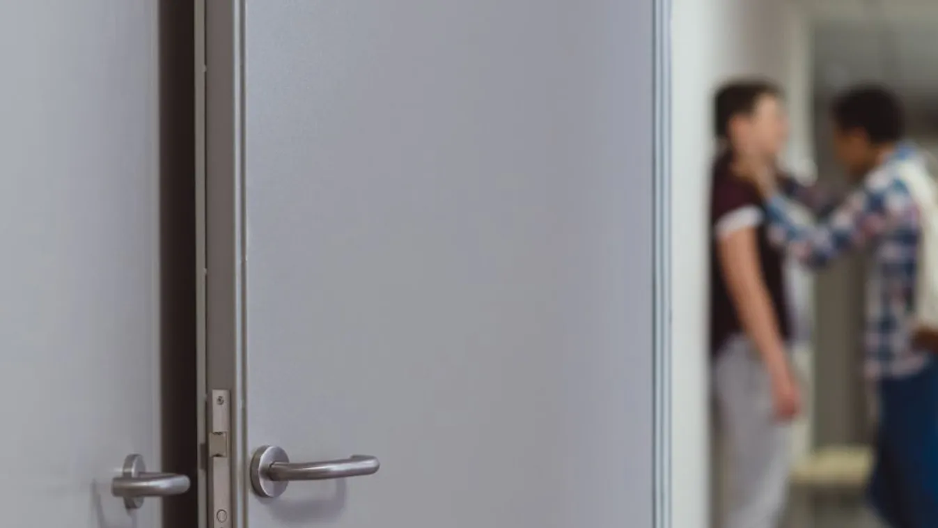 Bosszúból szúrta hasba iskolatársát